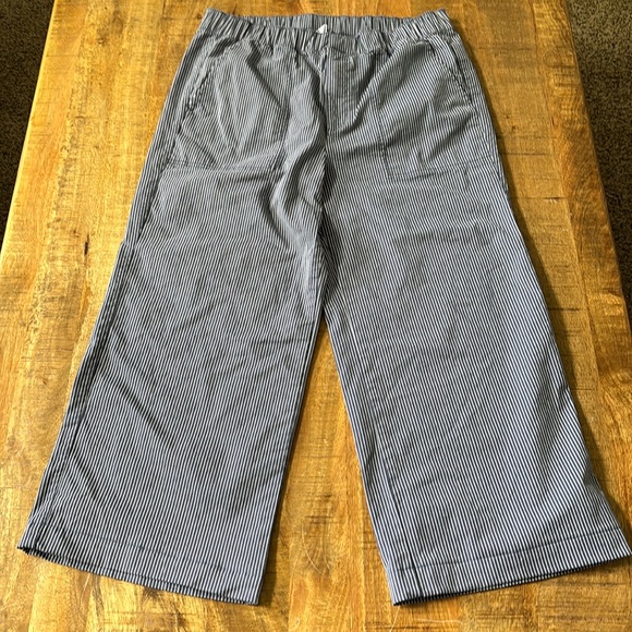 High Rise Easy Wide-Leg Khakis - Picture 2 of 5